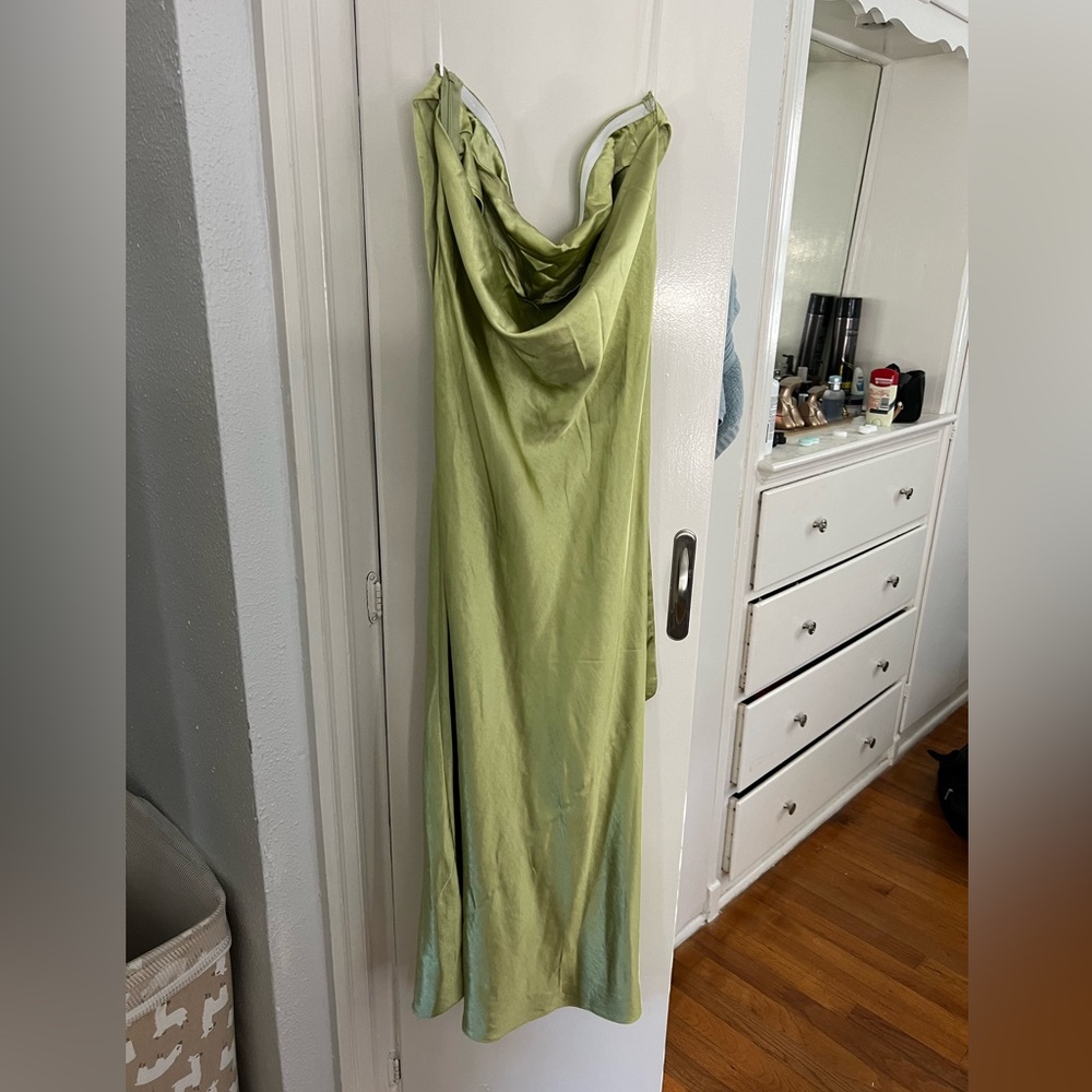 Princess Polly Green Satin Midi - Picture 5 of 5